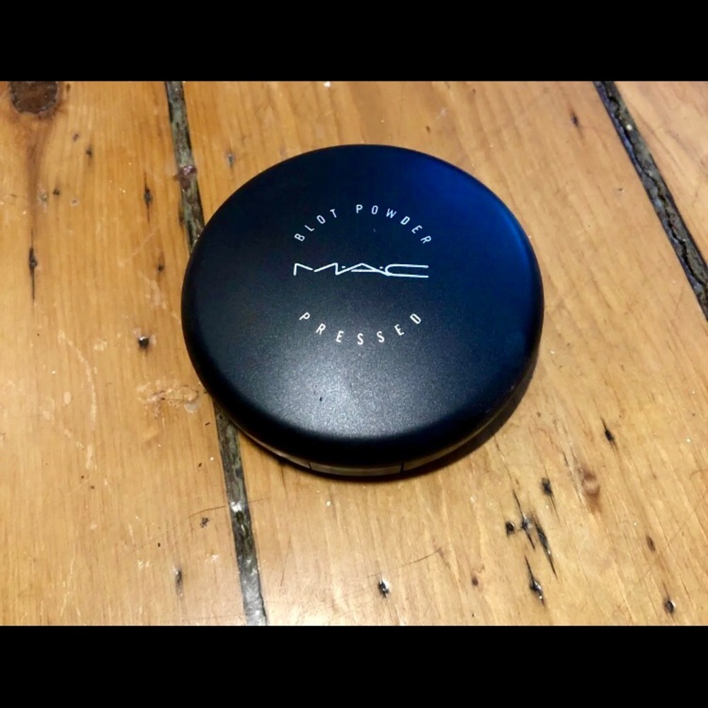 MAC Dark Blot Powder